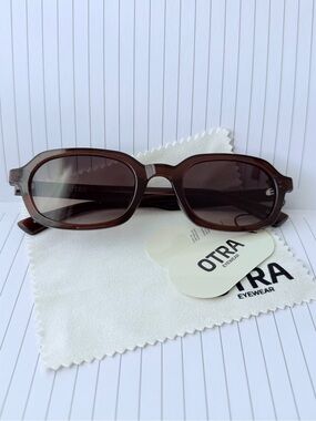 OTRA Abby - Transparent Maple Sunglasses NWT